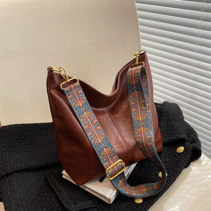 (Compre 1 LEVE 2) Bolsa de Couro Vintage Modelo Petra